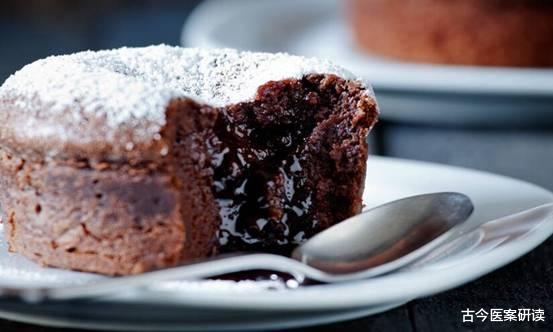 便秘|17岁女生因便秘引发肠梗阻，医生：此物一周吃10个，肠道“舍弃”你