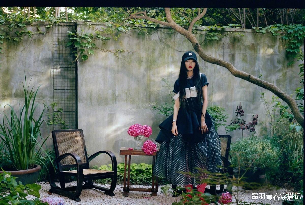 墨羽青春穿搭记|唐嫣穿“中国红”西装美出圈,八字刘海明艳大气,整个人都在发光