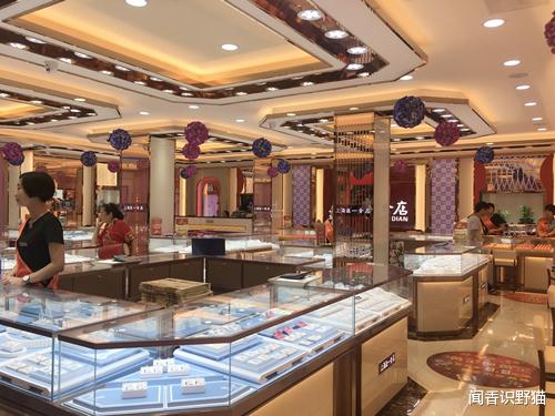 闻香识野猫|为什么商场门口都开金店？告诉你3个原因，背后藏着巨大商业秘密