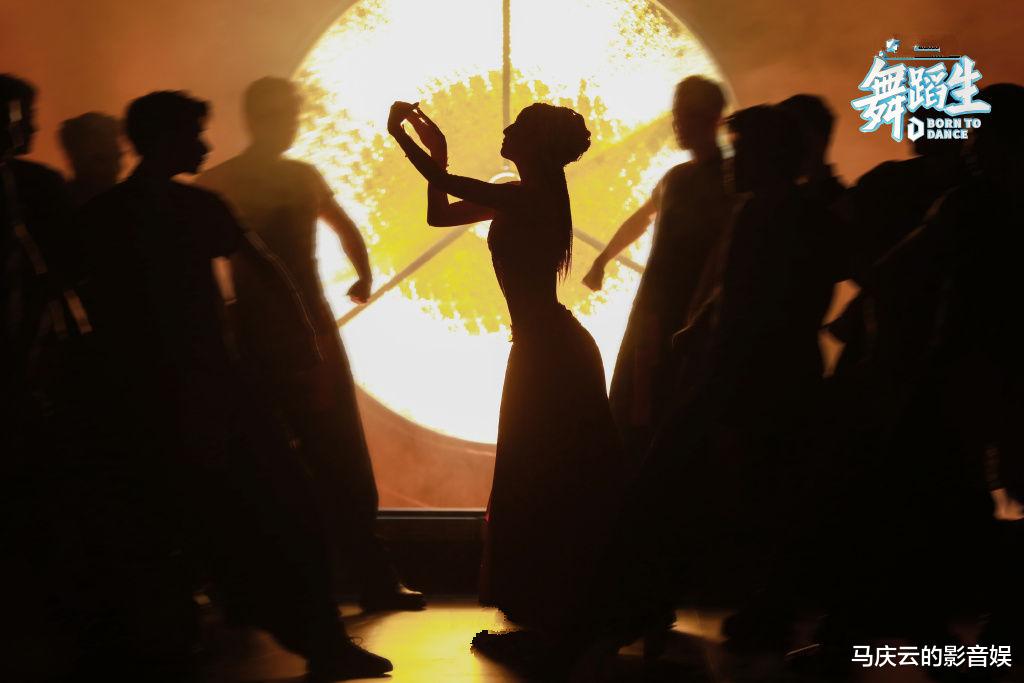 舞蹈生|《舞蹈生》首播，以为是舞蹈风暴，实则依旧是变种的女团选秀