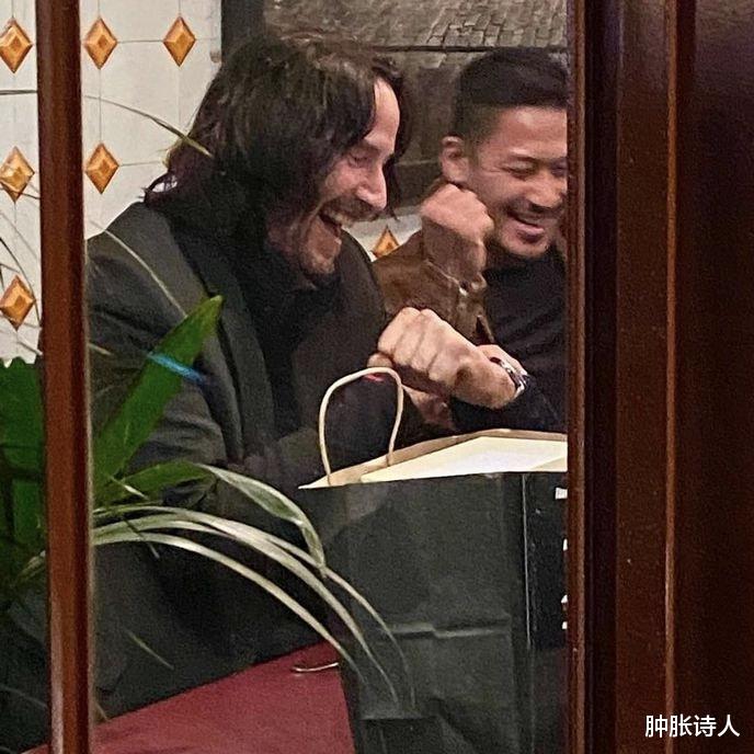 |《疾速追杀4》片场照曝光!56岁“杀神”基努·里维斯,暖翻全场