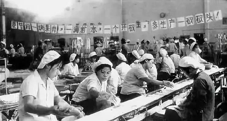 小超侃事|32年包装不变,多次因低俗广告被罚,这一国宴饮料还能崛起吗?