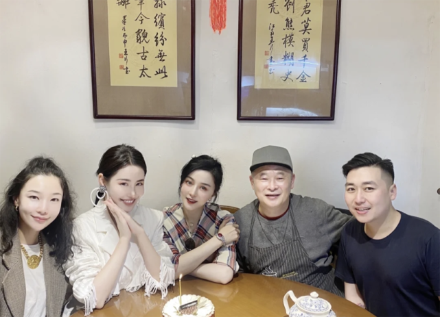 金正贤|范冰冰为好友庆生，绯闻男友也在现场，对方美颜过度范冰冰变网红脸