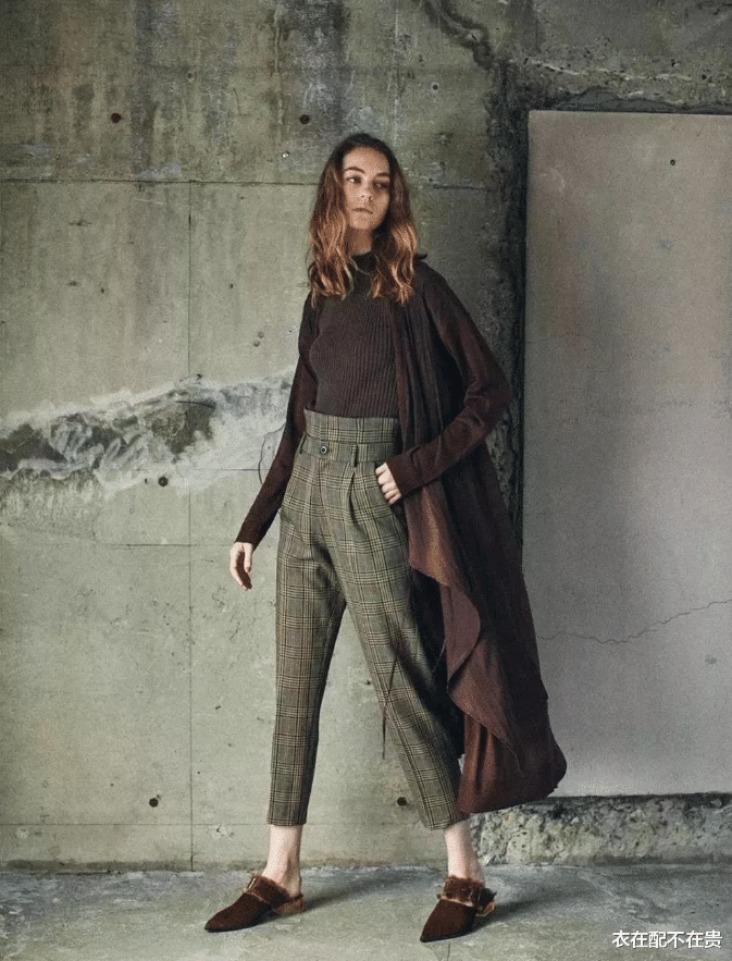 衣在配不在贵 今年流行一种风格,叫:大衣+长裤,显瘦又高挑,换种思路更时髦