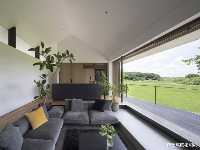 乡间单层朴素的住宅：以田野风光为景，构筑舒适的生活空间