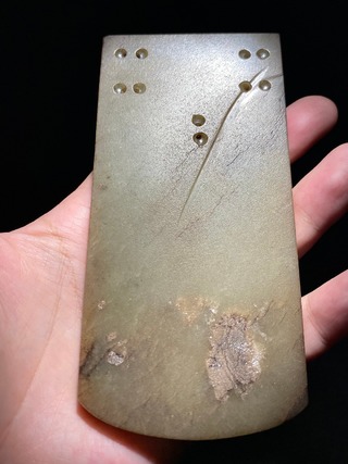 和田玉籽料|?宋 和田玉籽料 留矦张文成 玉雕道人纹 玉带板 铊尾