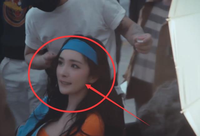穆婷婷|杨幂后台上妆照被疯传，看到她唯一一次的素颜：这颜值真实存在？