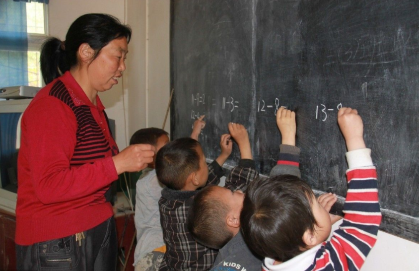 山西省|小学毕业也能当老师？山西一代课老师身份被曝光，校方回应来了