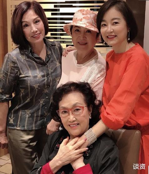 林青霞|66岁林青霞与女神们同框，减肥22斤后美翻了，不像年过花甲的老人