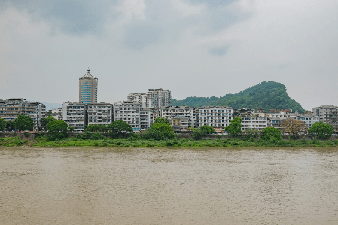 雅安 中国一座“最爱哭泣”的城市，夏天只有23度，适合假日避暑游