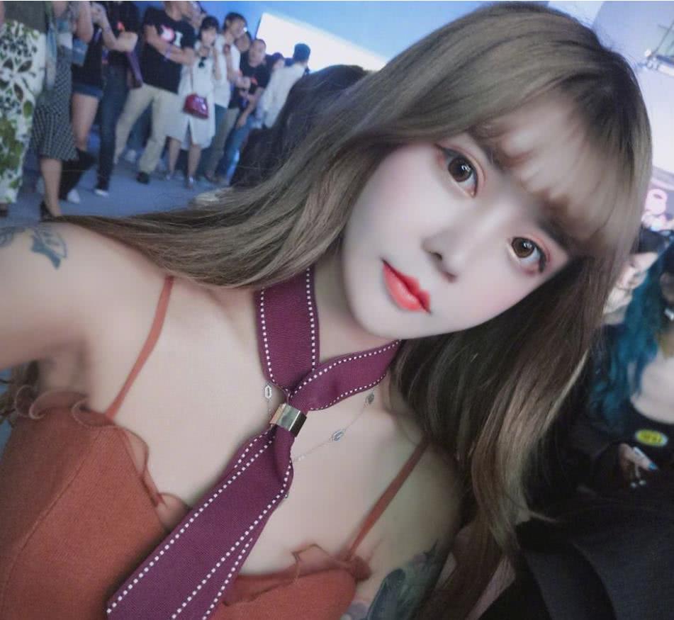 张嘉益|知名网红暴打亲妈，如今竟成这样