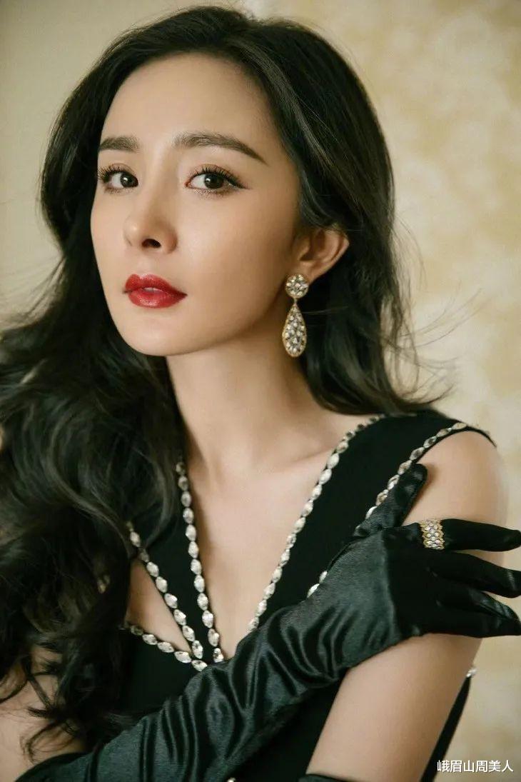 芦笋|为什么女人头发越卷越显老？关键在于这3点，跟年龄关系不大