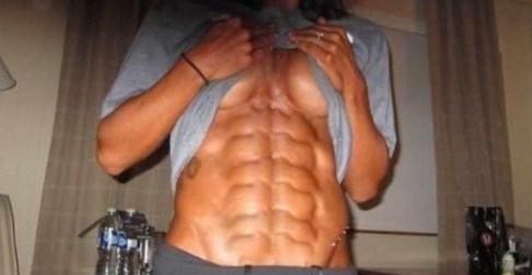 迈克·泰森|体坛无法超越的肌肉：中国有一人上榜，罗尼的鬼背，泰森的脖子