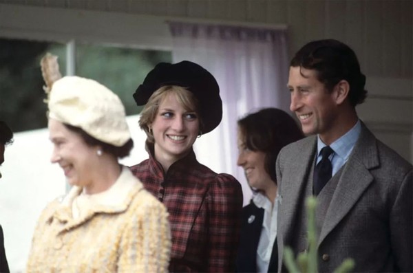 照见古今 戴安娜是女王认准的儿媳，为王室生俩儿子，为何后来成“眼中钉”