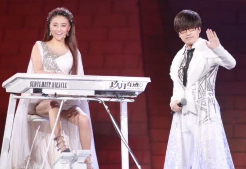 凤凰传奇|凤凰传奇的“清醒”:9次上春晚,五五分账23年,比玖月奇迹高明