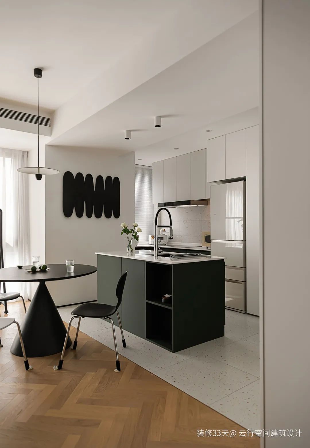 装修设计：阳台隔出一间房，75平刚需颜值两居