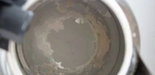 电热水壶要怎么选?烧水老有污垢怎么办?教你几招轻松搞定!