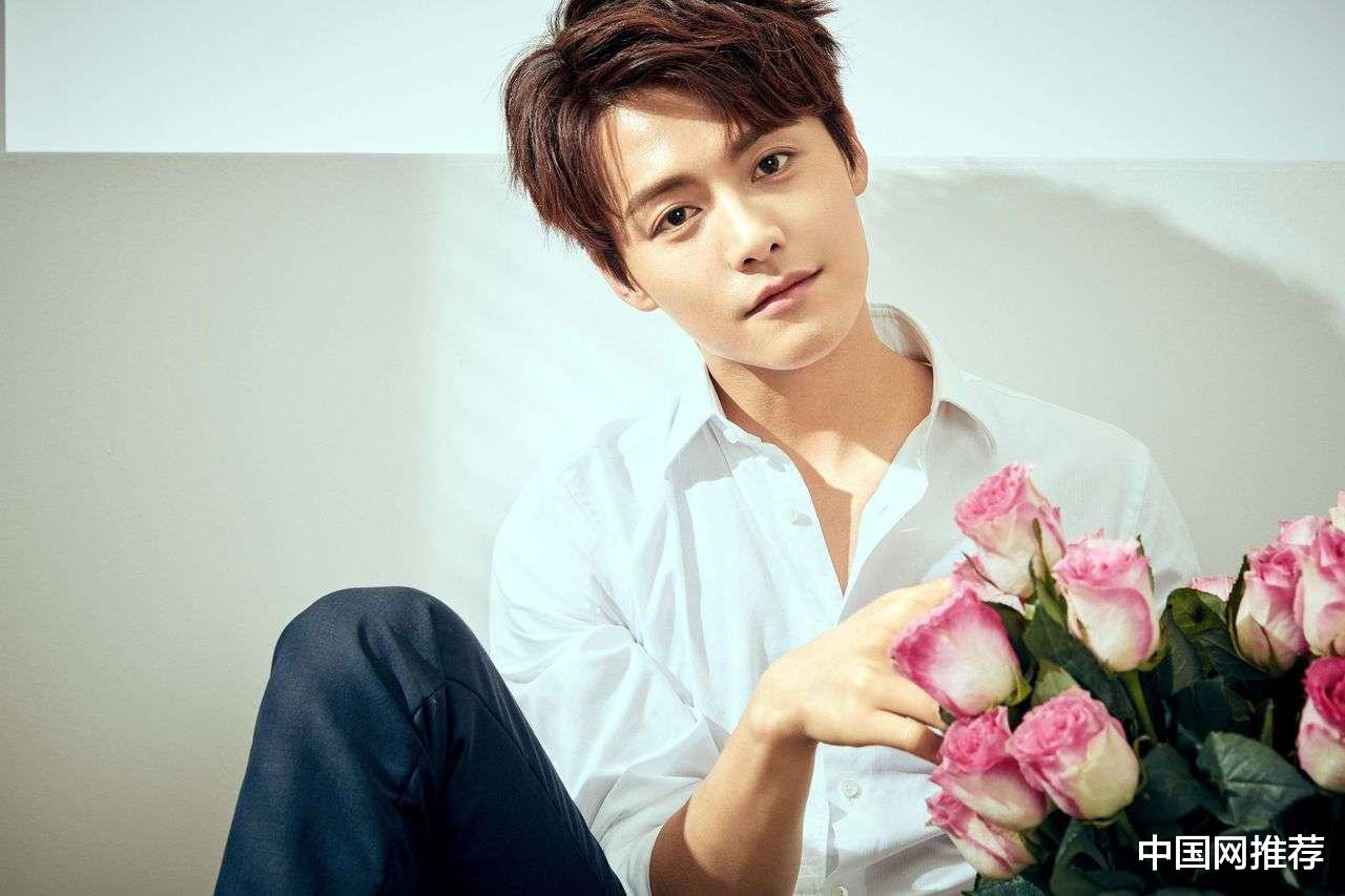 中國網(wǎng)推薦 馬天宇出入神秘用30名保鏢保護(hù)，但現(xiàn)場并無粉絲場面尷尬