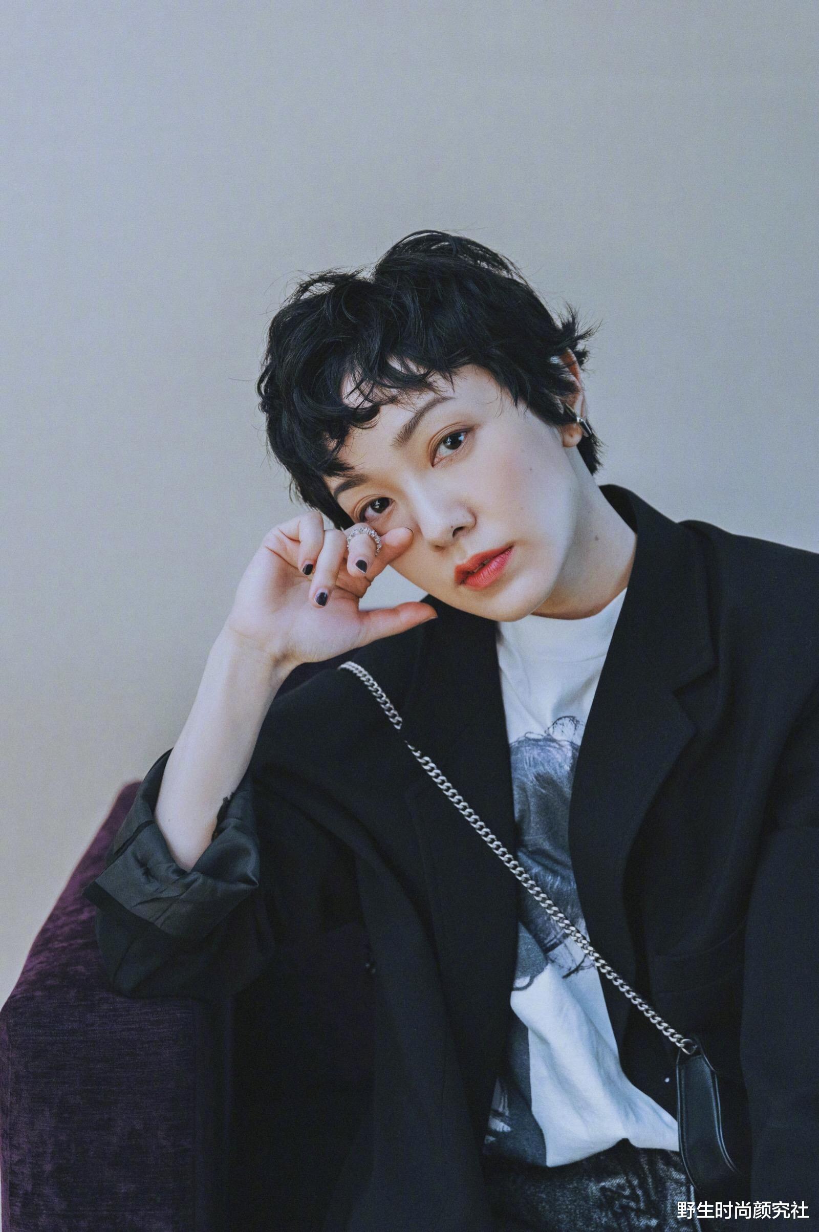 野生时尚颜究社 怎么她留长发的颜值像“路人甲”,剪了短发就“逆风翻盘”了?