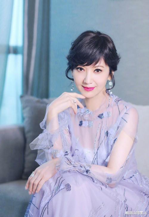 峨眉山周美人|女人过了45岁，建议少戴这4种“首饰”，显廉价不说还没气质
