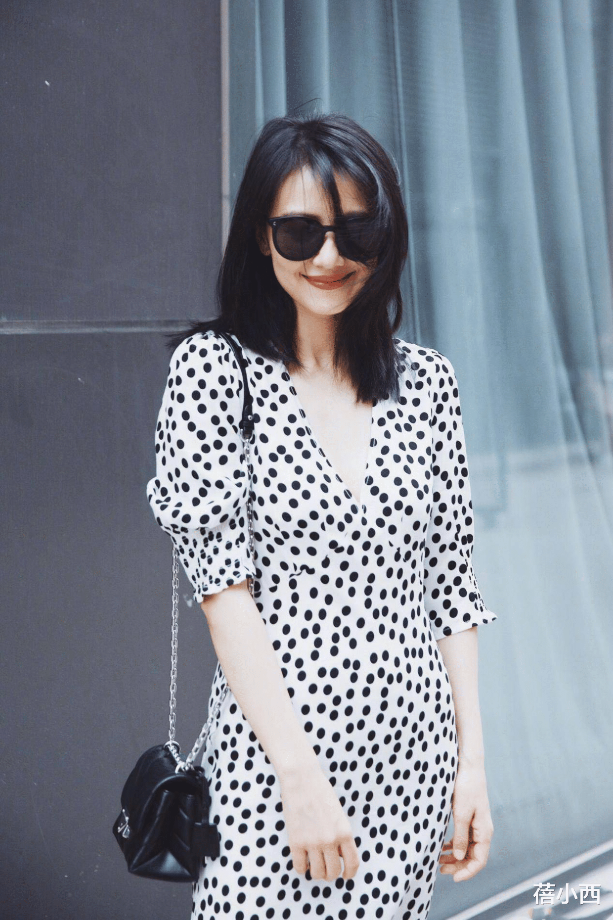 高圆圆|高圆圆终于扎起马尾辫，一身绿色穿搭“上松下紧”，就她穿得不俗