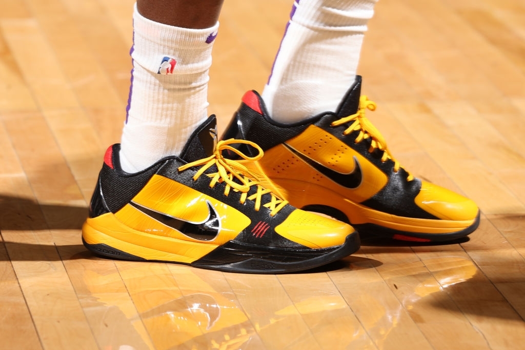 凱里·歐文|NBA球員上腳：濃眉上腳飛馬，歐文手持長(zhǎng)棍上腳紫龍蝦