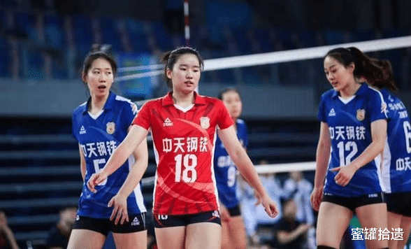 籃網(wǎng)隊(duì)|江蘇女排順利落地南京！刁琳宇倪非凡顏值出眾，全程未見龔翔宇