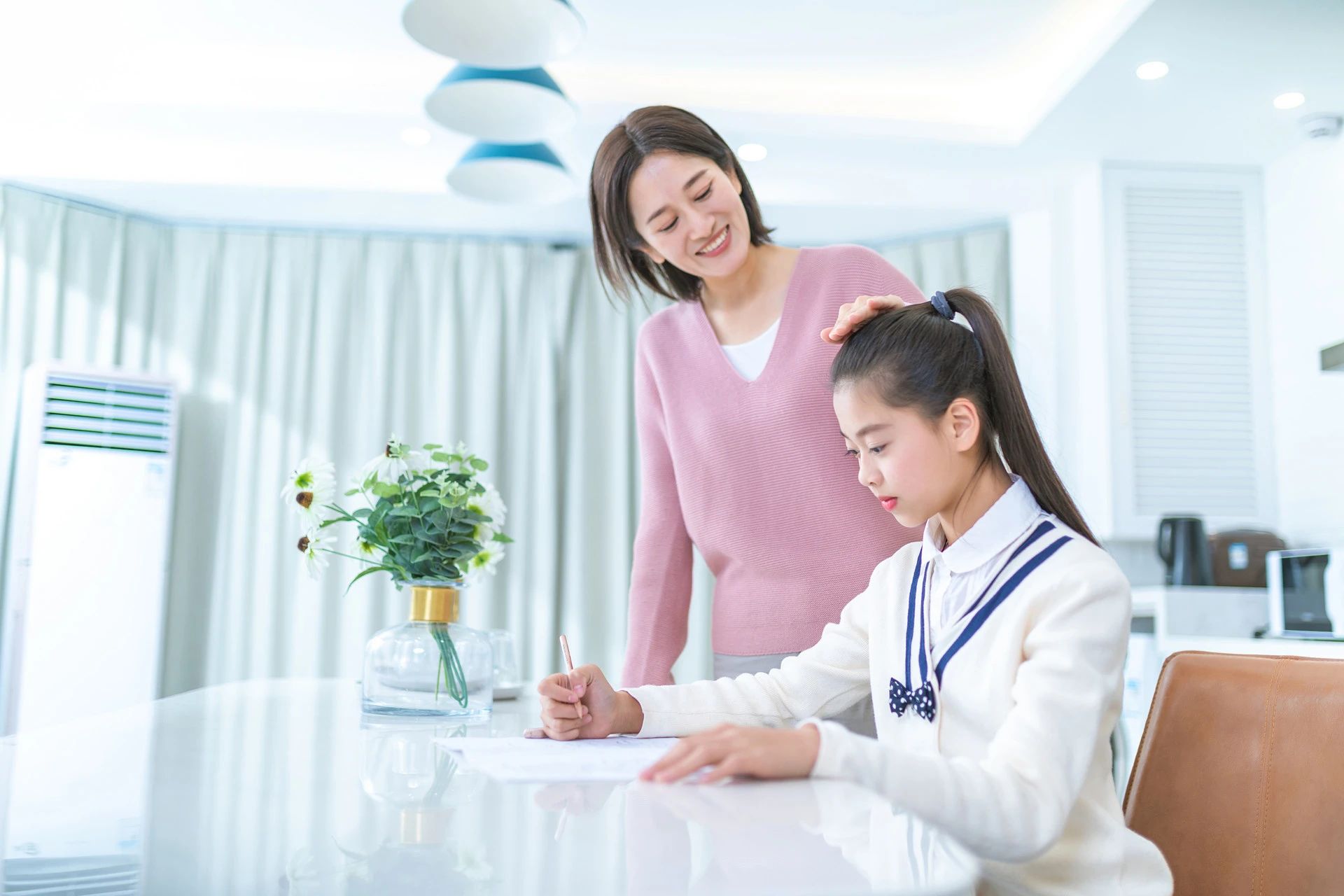 胡萝卜妈妈育儿说|对孩子撒娇示弱的妈妈更聪明，孩子长大后更独立，更自信