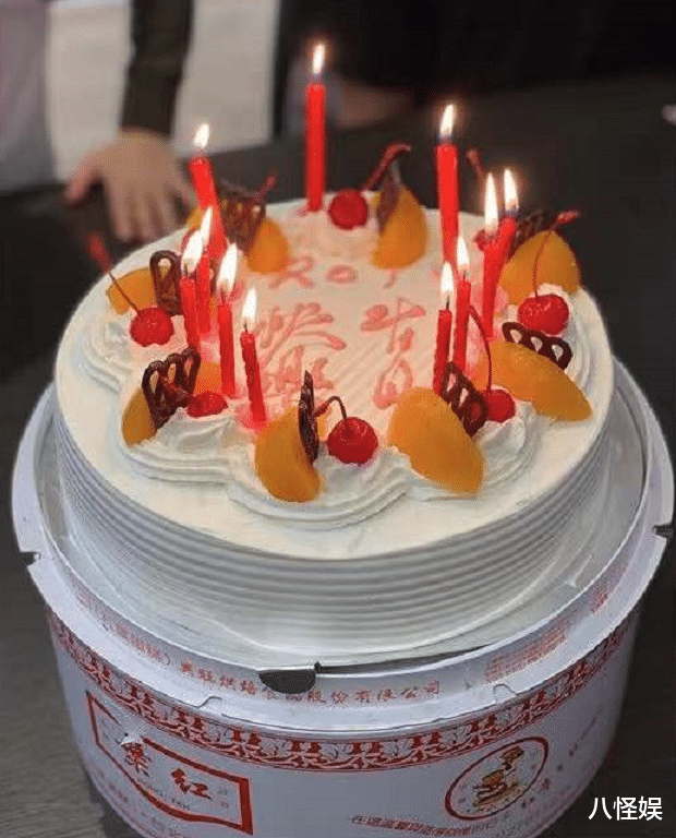 陈若仪|林志颖晒全家福为妻子庆生，还亲自驾豪车带陈若仪兜风，超宠溺