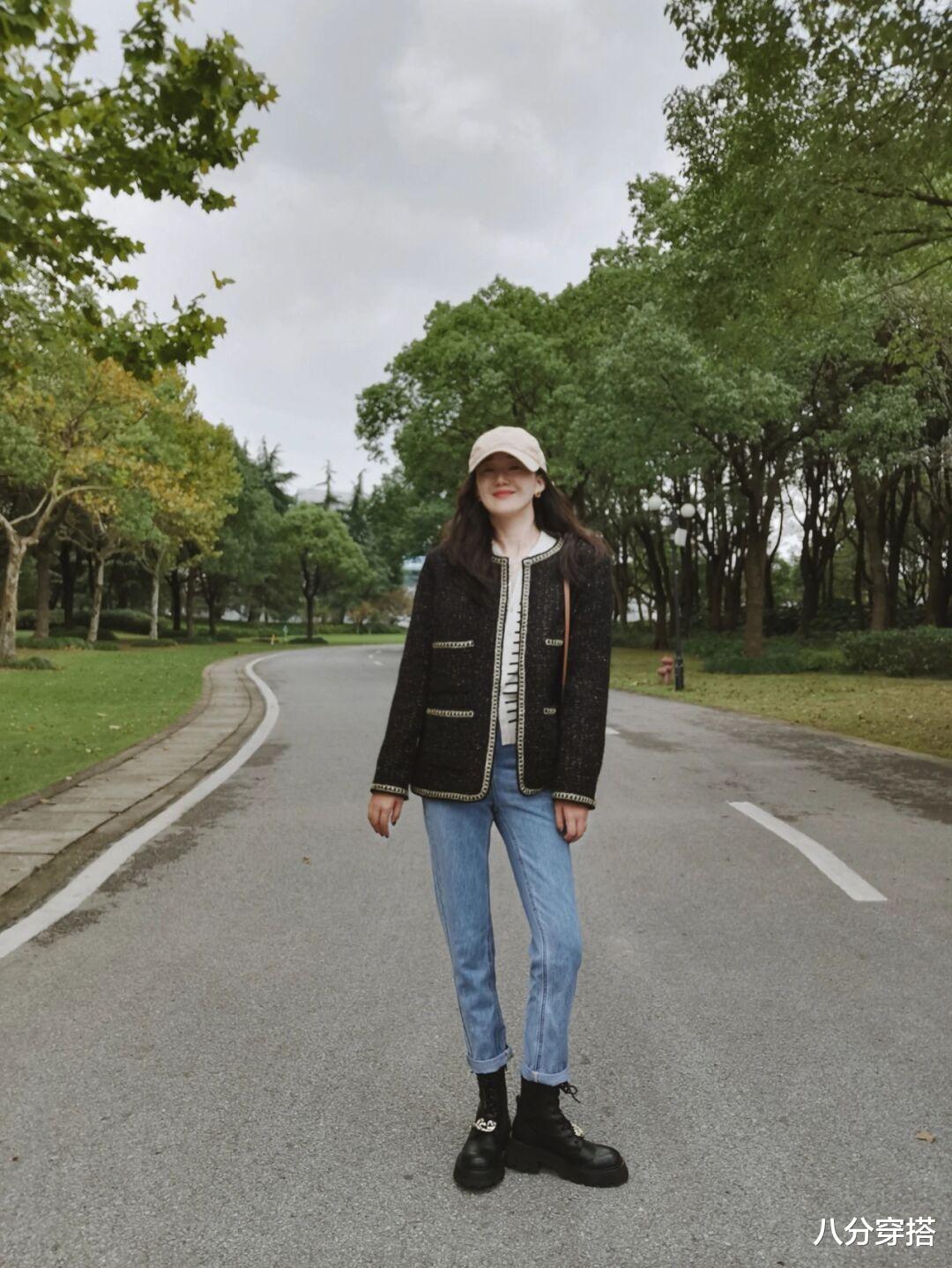 八分穿搭 日常保暖的秋冬穿搭示范，卫衣搭配小黑裤保暖舒适，显高又有气场
