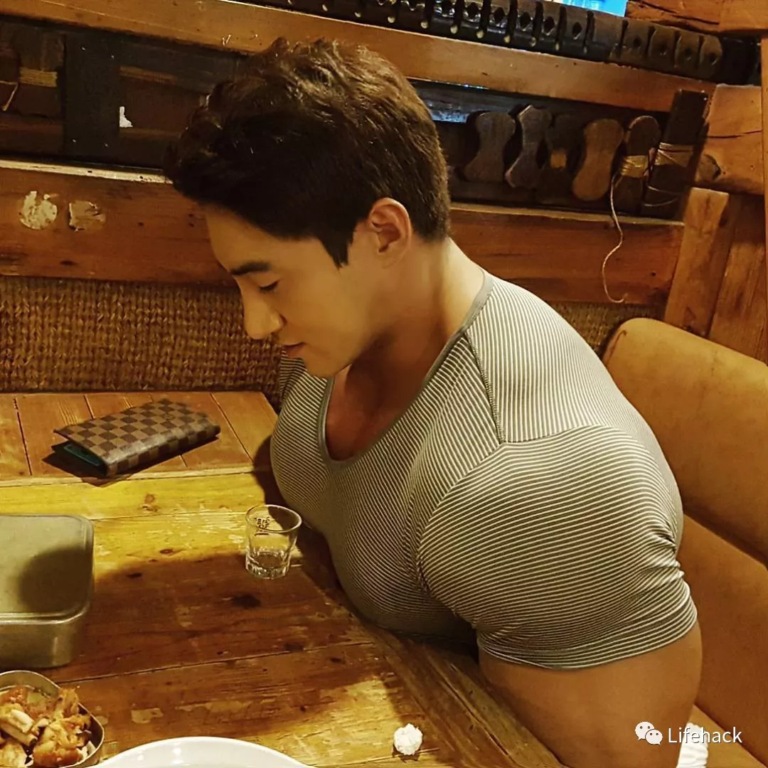 黄哲勋|黄哲勋近照曝光：胸肌大得像篮球，太猛了