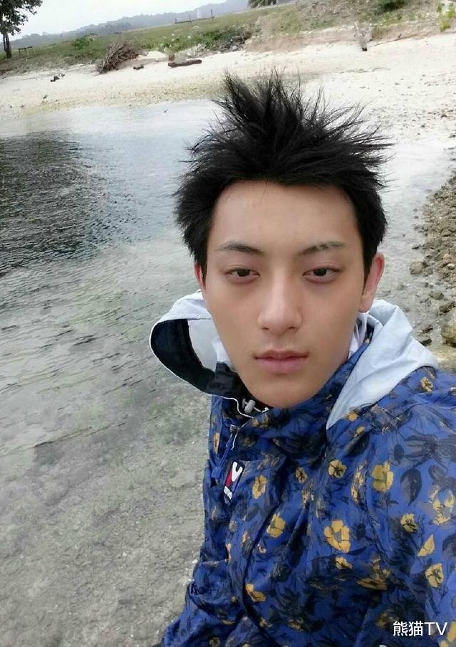 明星素颜|“如果我当明星了,就一定让你留在我身边”,黄子韬实现诺言