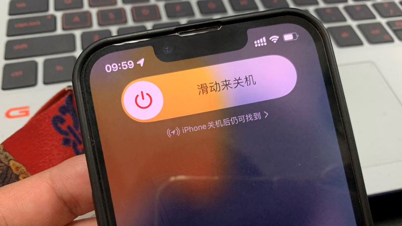 iphone13|女子iPhone 13掉落网约车上，被司机关机，开启定位功能成功找回！