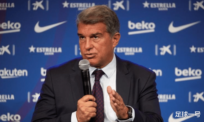 巴塞罗那 巴萨惨败后第二天！梅西老友惹争议，引得球迷集体狂嘘：简直离谱