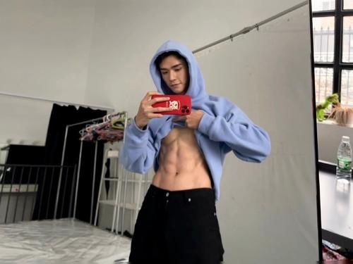 明星素颜|华晨宇：这是我素颜，肖战：这是我素颜，龚俊：闪开看我的