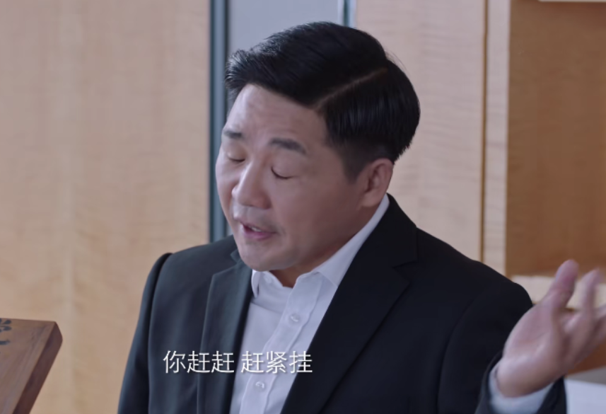 突围|突围大结局:三个不经意的小动作,暴露了吴斯泰的真面目