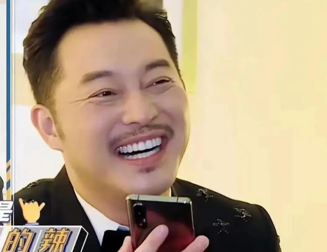 高圆圆|求求明星们，做烤瓷牙时悠着点吧！“夜光大白牙”真的太容易出戏啊