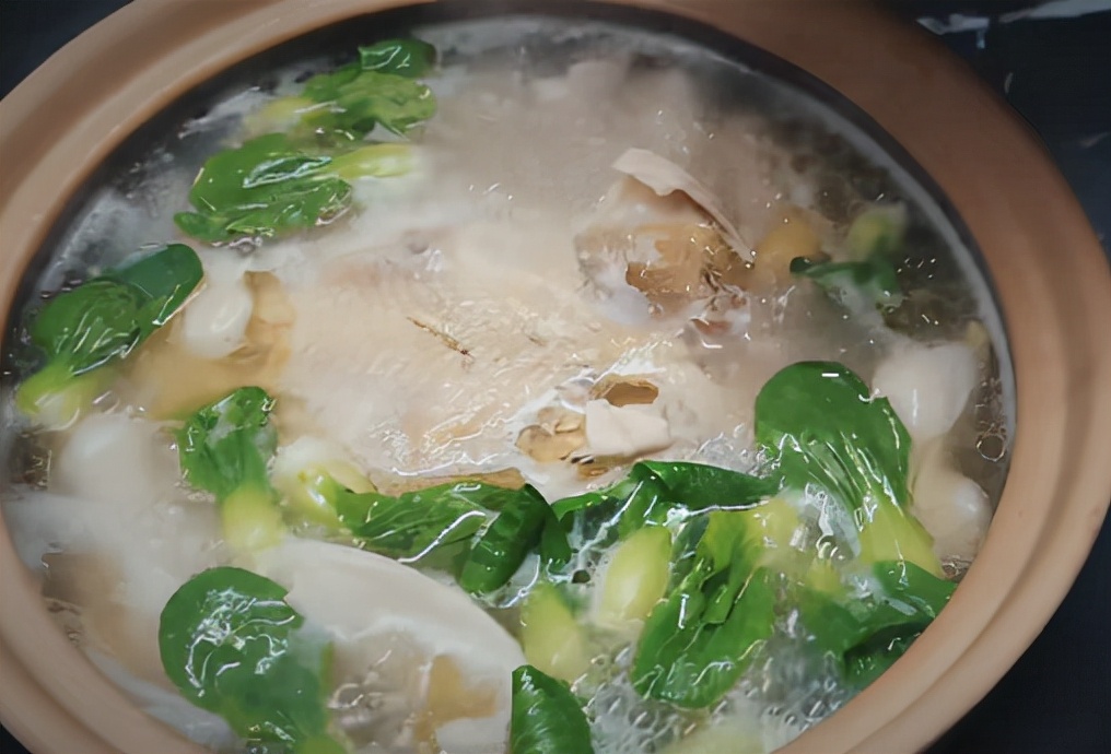 黄磊老婆大方秀恩爱!晒老公做饭视频好享受,厨房宽敞装修有品位