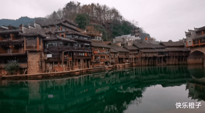 凤凰古城 实拍: 湖南凤凰古城十铺九空,景区异常萧条