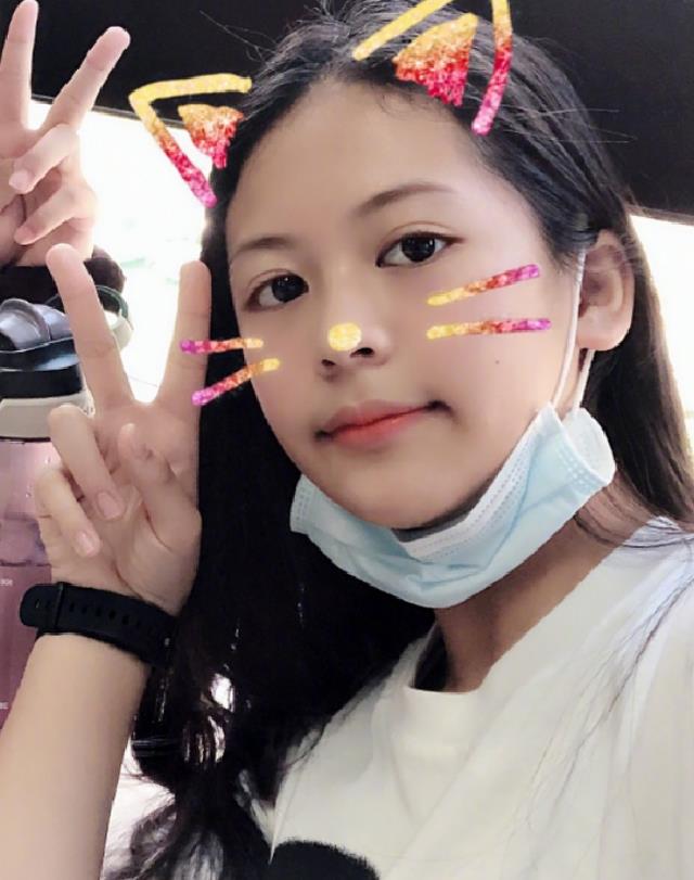 翁虹|翁虹女儿才13岁就美成这样，不是混血儿却胜似混血儿，撞脸阿娇！