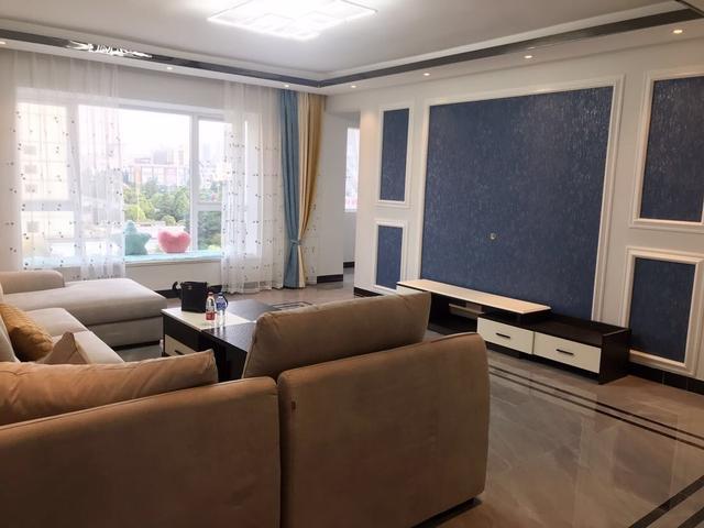 130平米的新房装修完工,简单装修却十分别致,全屋窗帘最满意了