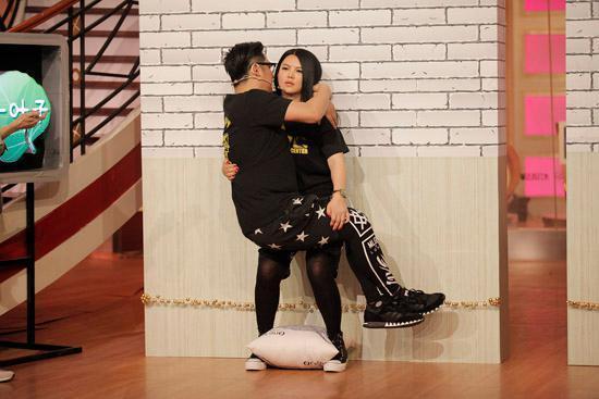 李湘|李湘彻底告别胖身材,宣布减肥成功,颜值提升,身材曲线明显