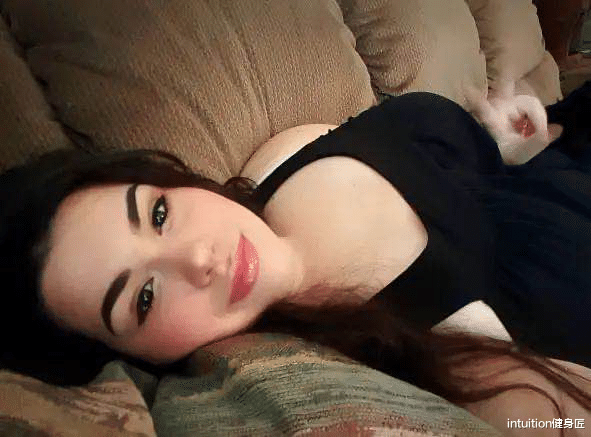 穿衣搭配|23岁美国胖妞体重高达510斤,3年减掉体重多半,所付出的难以现象