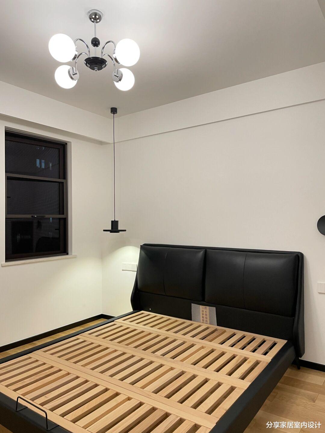 新房装修现代“黑白灰”，协调又好看，悬空电视墙一家人都喜欢！