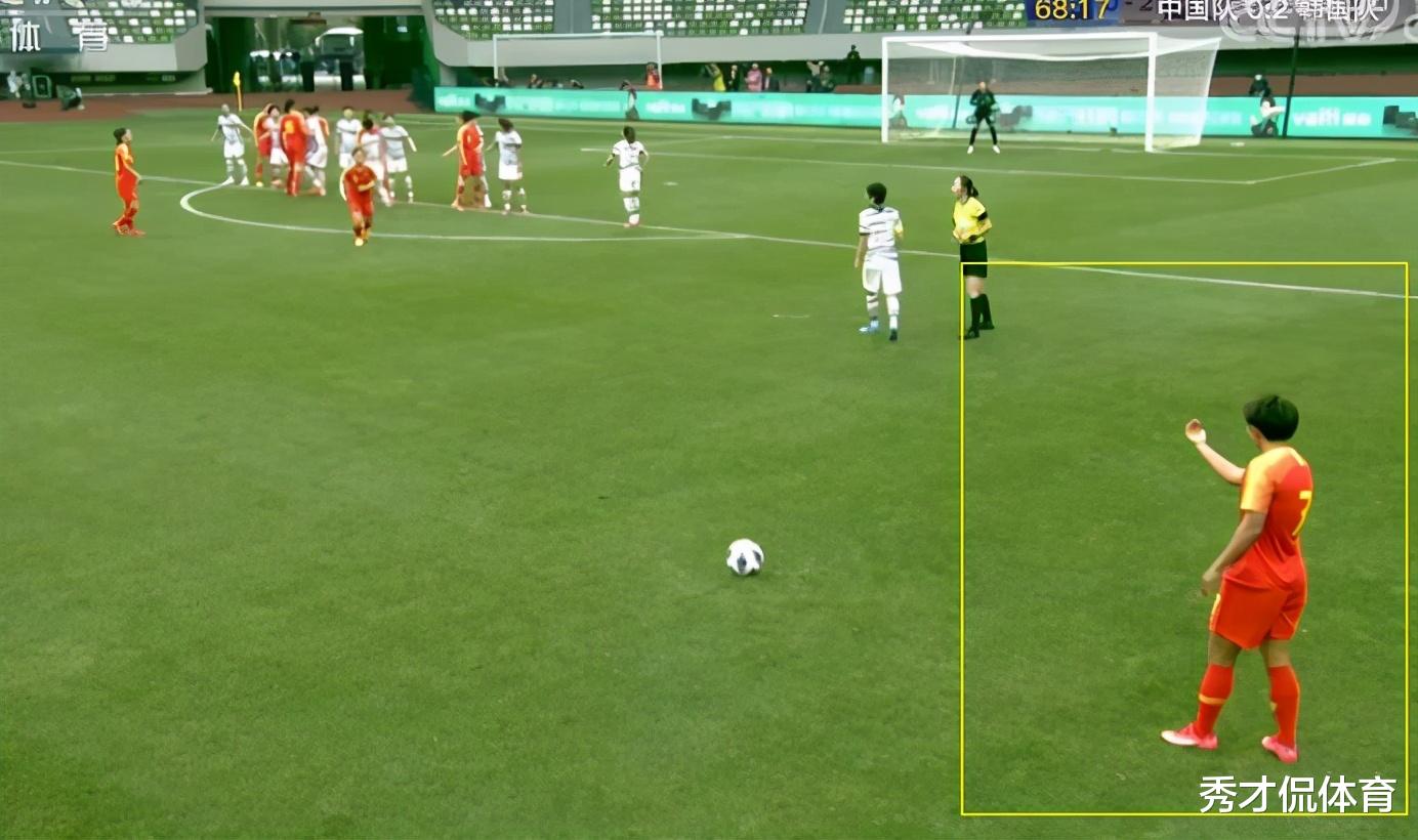 王霜|娄佳惠搏命拼抢，有谁注意，进球前王霜的小动作，这才是智勇双全