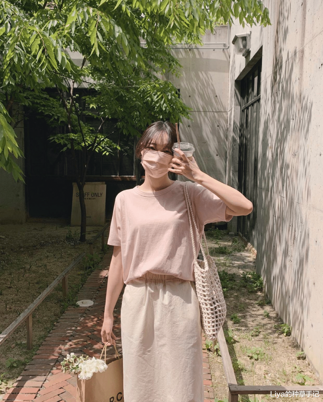 Liya的种草手记|夏天穿这两个颜色 = 很贵