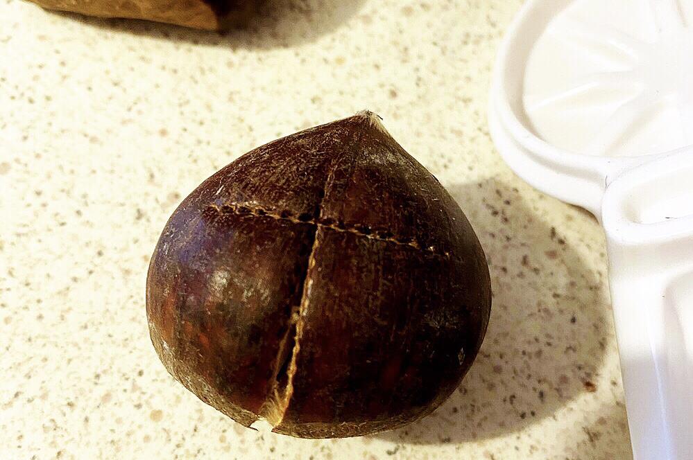 板栗|剥板栗,不要再傻傻用剪刀了,教你一招,1分钟轻松剥完60个