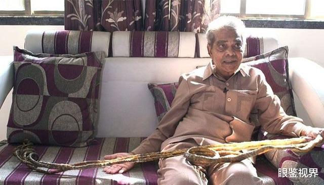 眼鉴视界 青岛一大妈留两年半指甲,最长已超过10厘米,平时用脚洗衣服