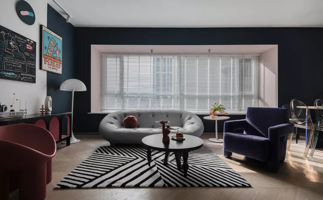 90平个性三居装修，这样的隐形门设计，还是头一次见！