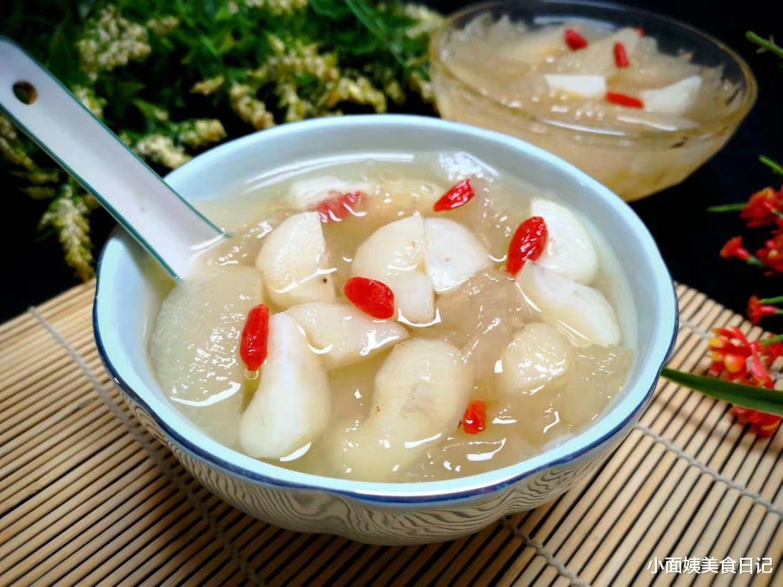 银耳|它是“天然的人参果”,润肺止咳,11月吃正合适,煮水喝真香呀